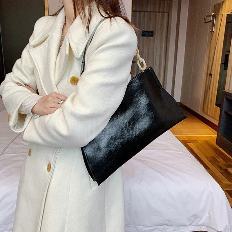 Chic Soft Leather Shoulder Bag Spacious Fashion Handbag - Black View 1
