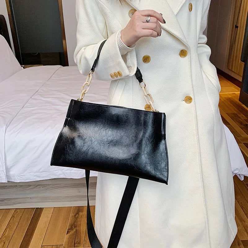 Chic Soft Leather Shoulder Bag Spacious Fashion Handbag - Black View 2