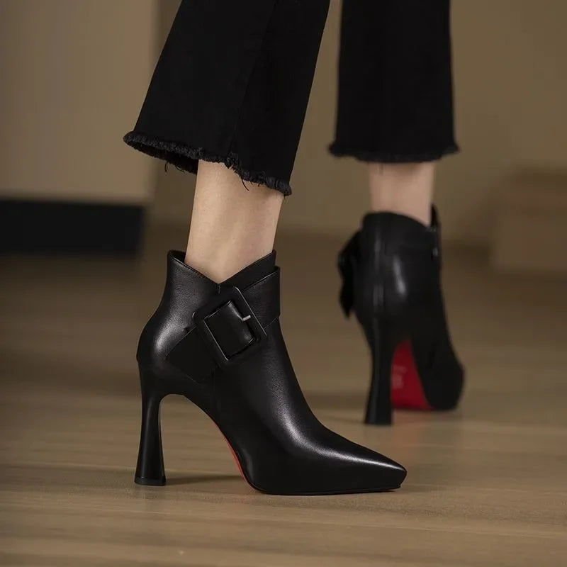 AVELISSE - Buckle Ankle Boots