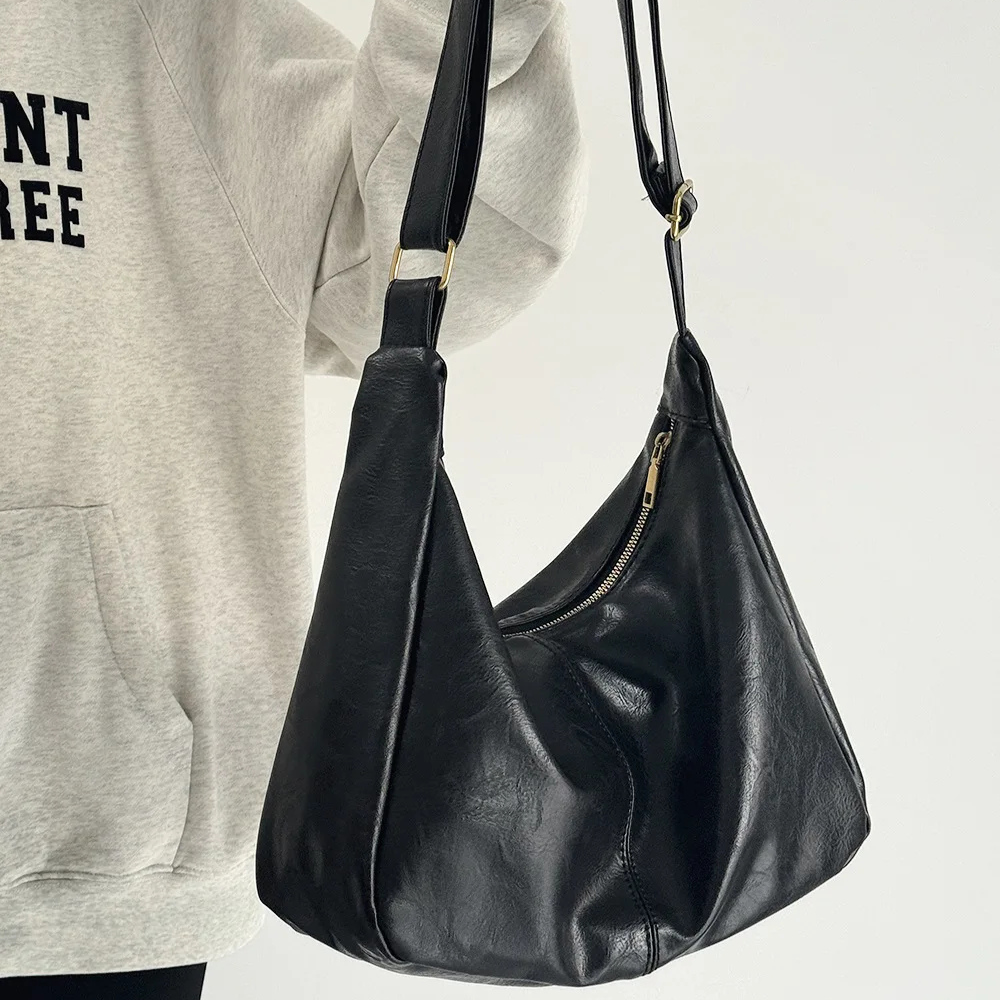 Ada Everyday Shoulder Bag in Black, view 1
