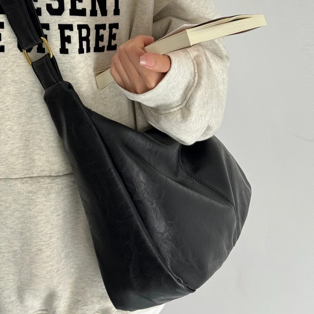 Ada Everyday Shoulder Bag in Black, view 2