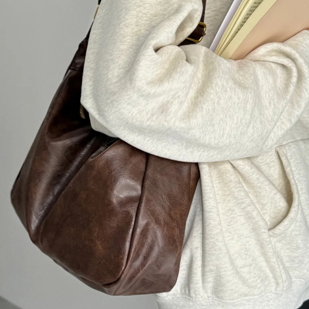 Ada Everyday Shoulder Bag in Brown, view 3